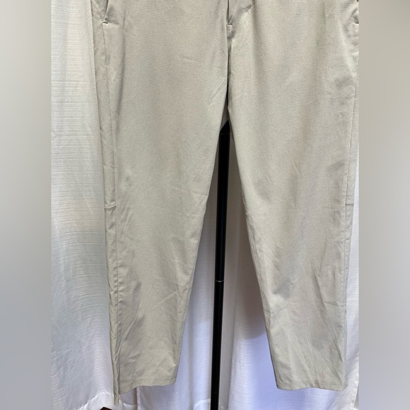 Lululemon Commission Slim-Fit Pant 34" *Ventlight
White Opal | size 34 - Picture 3 of 7
